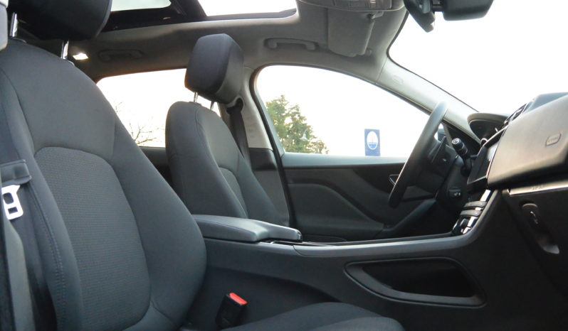 Jaguar F-Pace 20d 180 Pure AWD Auto. complet
