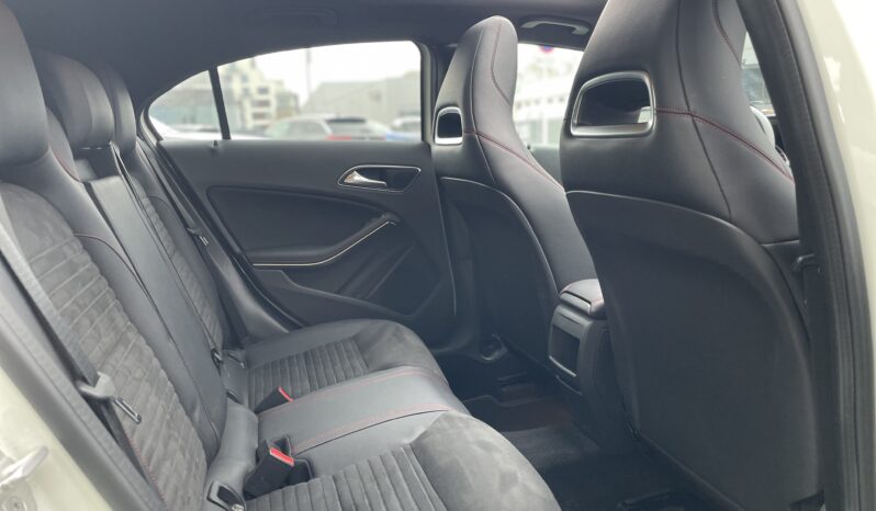Mercedes A 180 AMG Line 7G-DCT Toit Ouvrant complet
