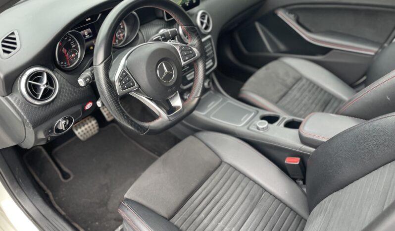 Mercedes A 180 AMG Line 7G-DCT Toit Ouvrant complet